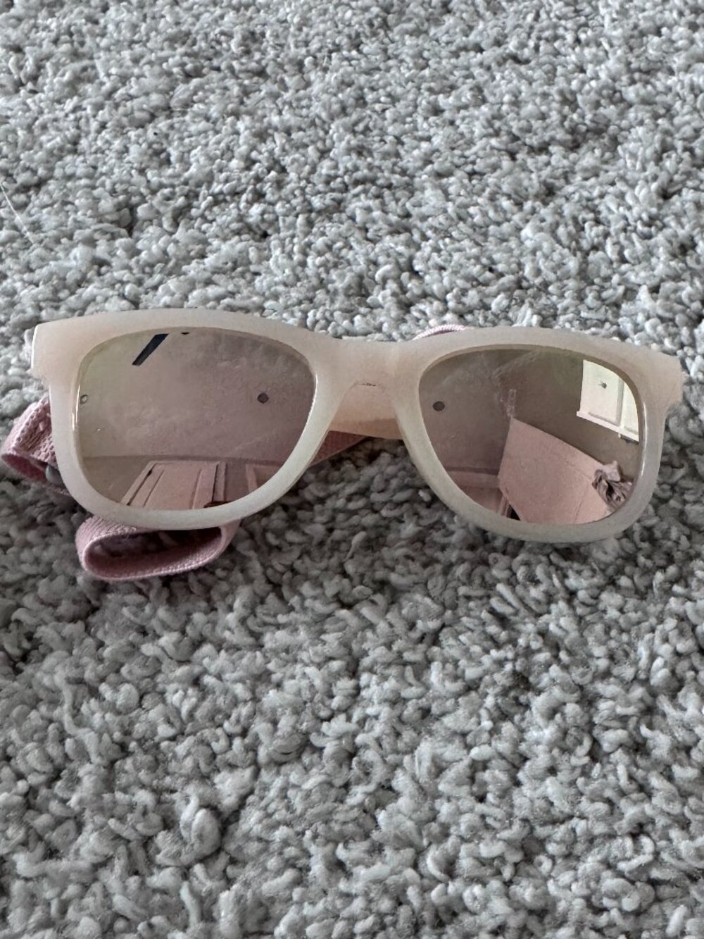 Polarized Baby Toddler Sunglasses with strap and cleaning cloth - Picture 3 of 11